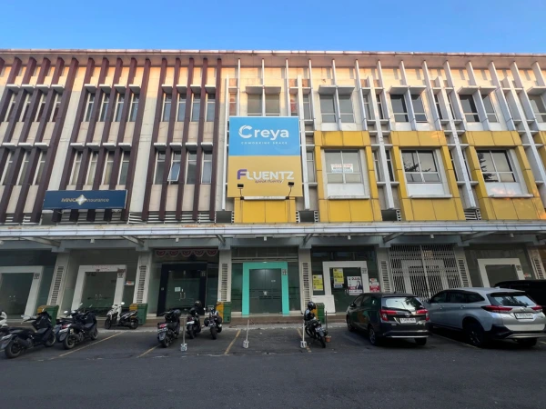 Tampak depan gedung Fluentz