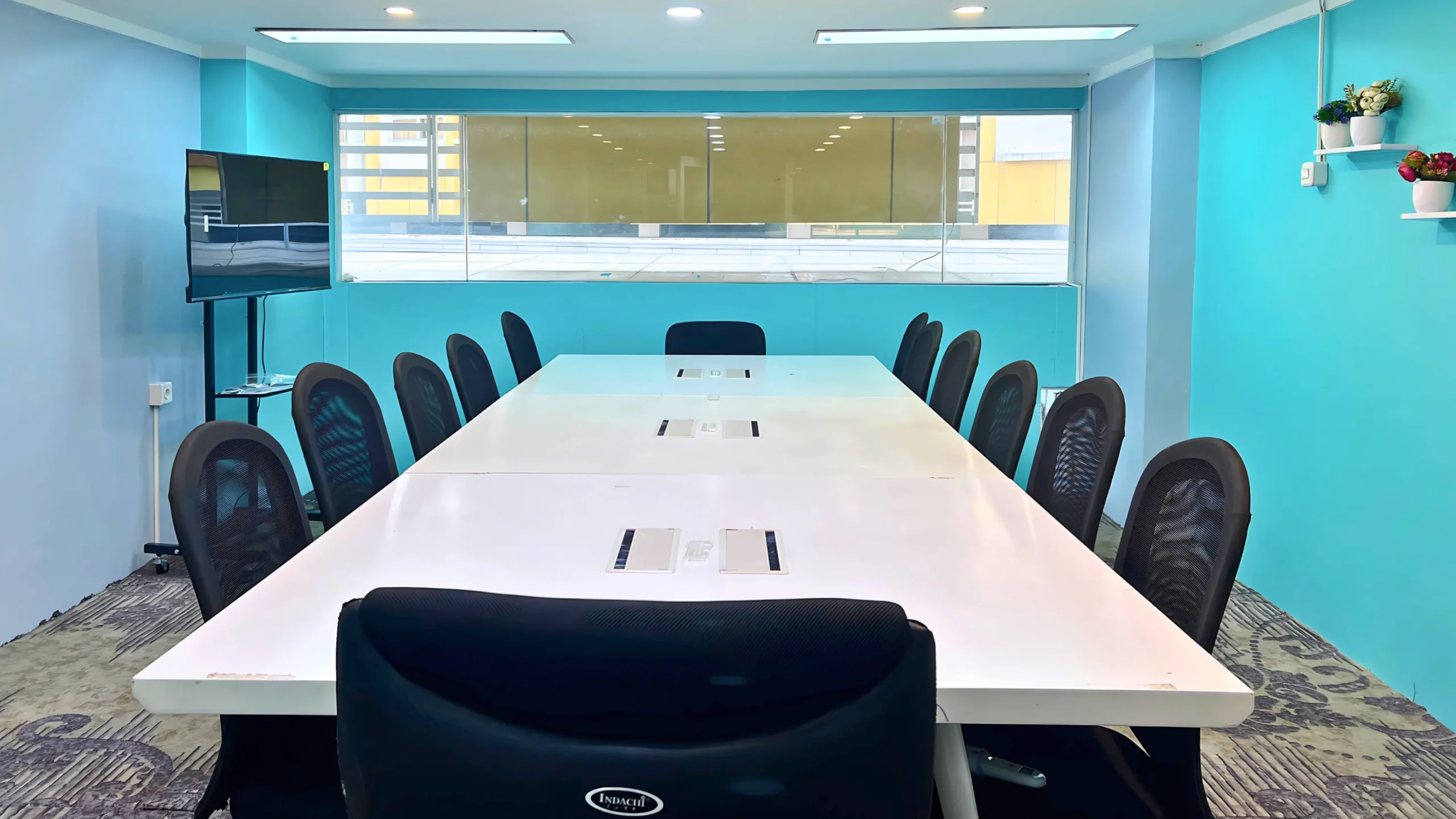 Ruang meeting kelas Fluentz